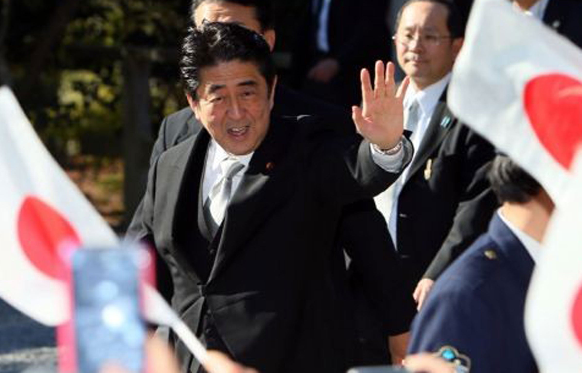 Japanese Prime Minister Shinzo Abe waves to wellwishers upon his arrival at the Ise shrine in Ise, Mie prefecture