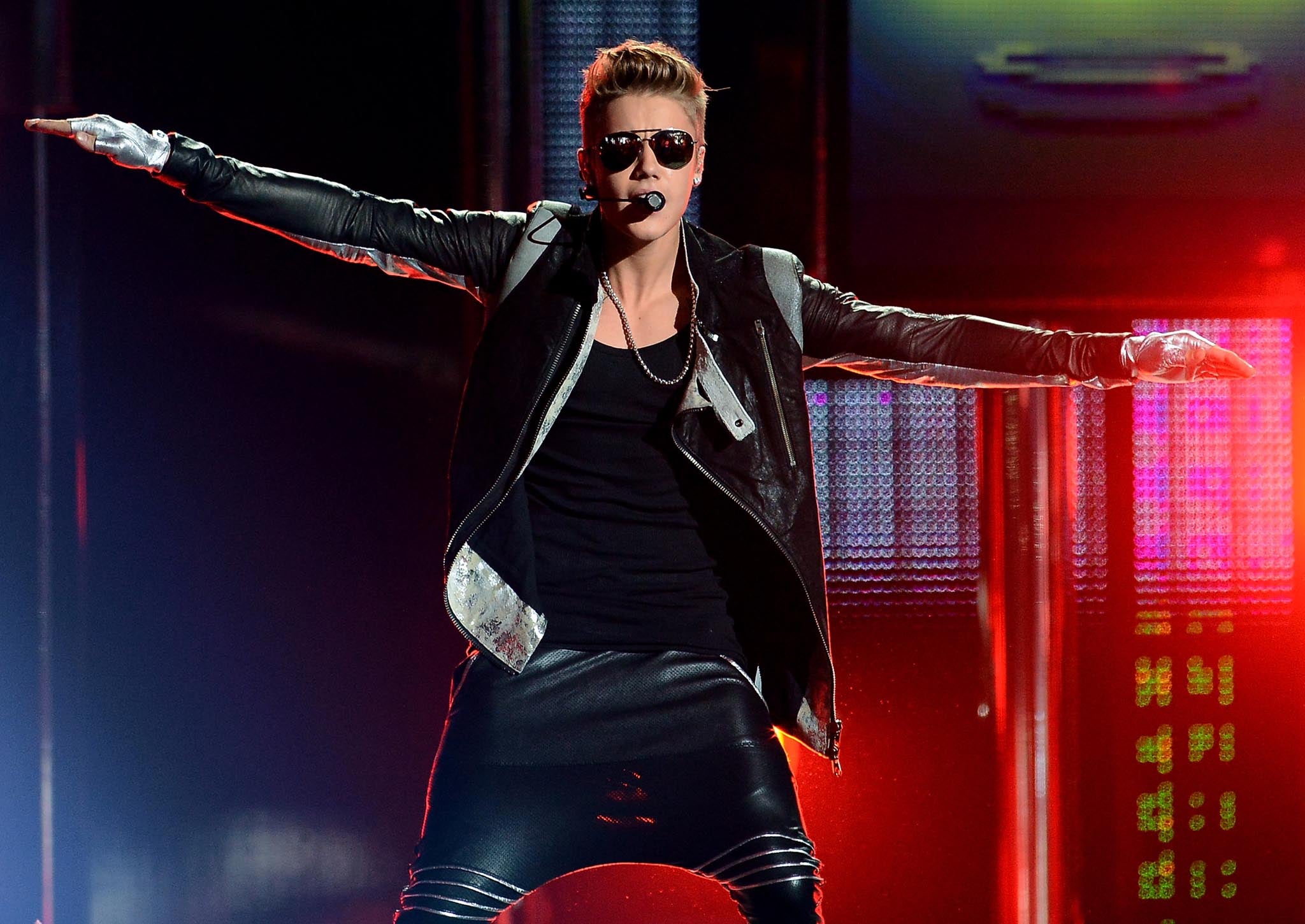 Even bizarre low-crotch trousers are not enough to secure Bieber a UK Top 40 result