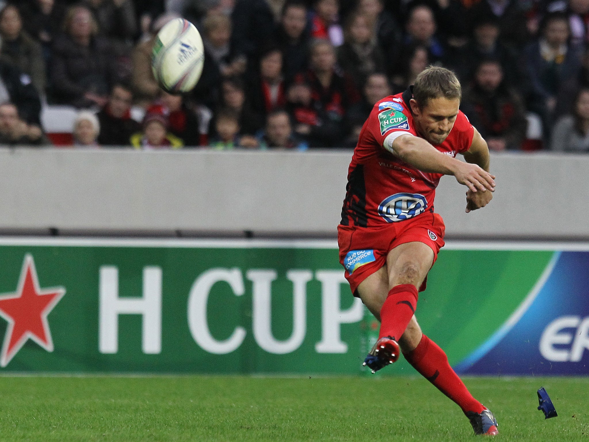 Jonny Wilkinson converts a penalty for Toulon during their victory over Cardiff Blues