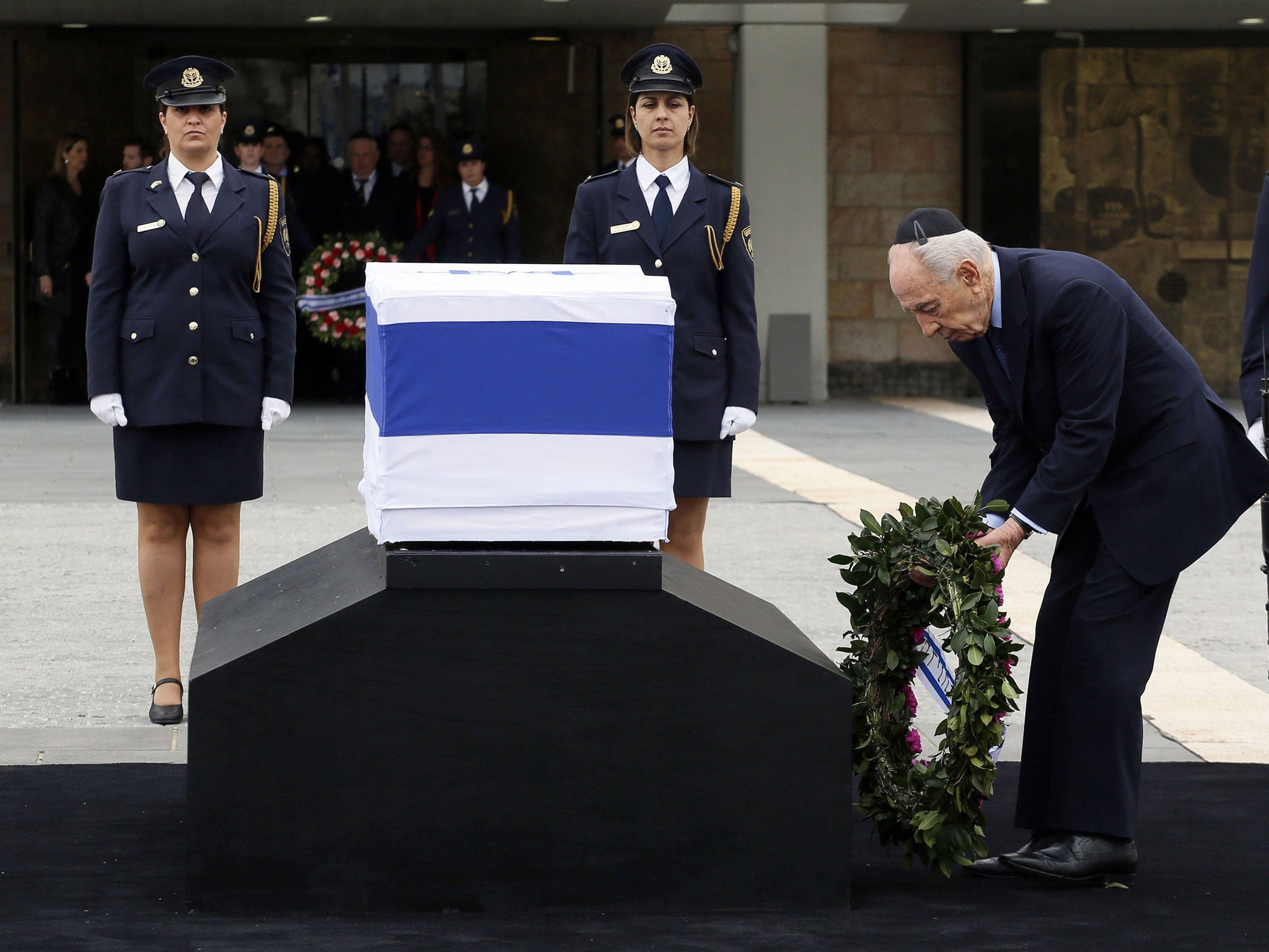 Israel’s President Shimon Peres lays a wreath at the coffin of the former Prime Minister in Knesset Plaza, Jerusalem