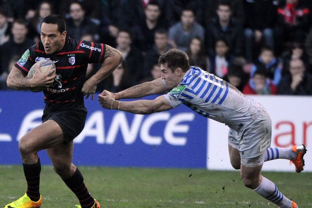 Saracens’ Chris Wyles fails to get to grips with Hosea Gear of Toulouse