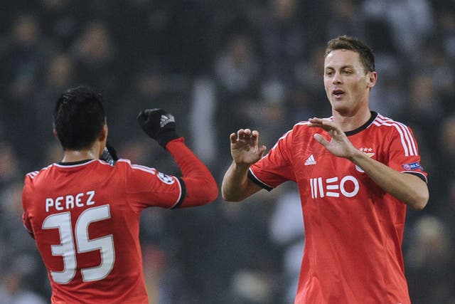 Benfica's Serbian midfielder Nemanja Matic (R) celebrates with teammate Enzo Perez