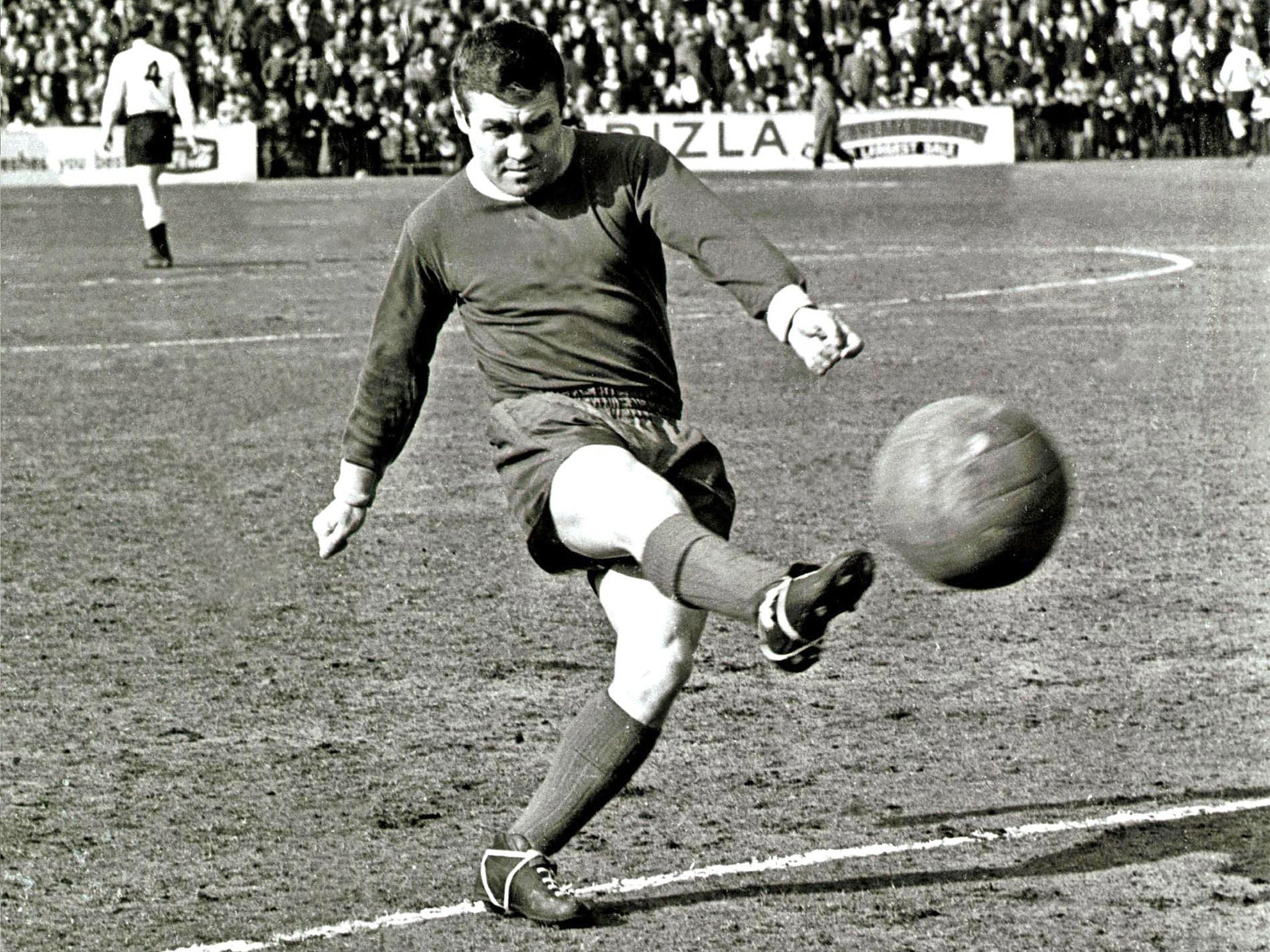 Pocket Napoleon: Collins in Leeds United’s change strip for a game at Fulham in 1965
