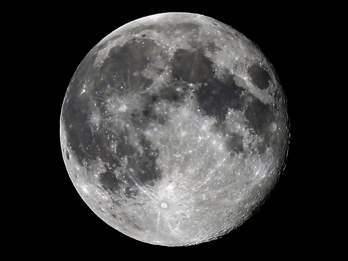 Mini-moon: the smallest moon of 2014 will appear in skies on Wedneday ...