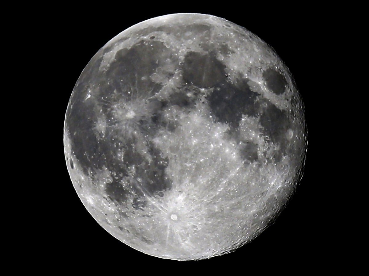 Mini Moon The Smallest Moon Of 2014 Will Appear In Skies On Wedneday Evening The Independent The Independent