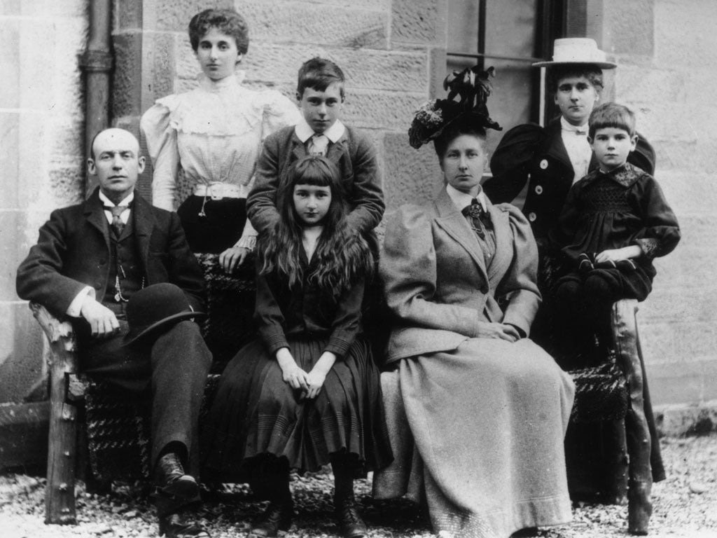 circa 1890: A Victorian family group. Photo by Hulton Archive/Getty Images)