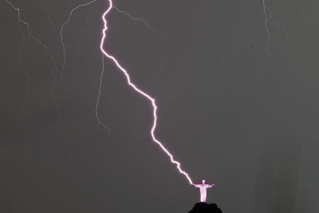 The moment the lightening strikes is caught on camera 