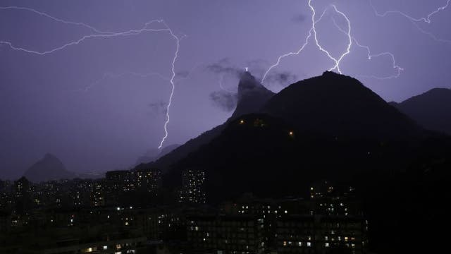 Lightning Strikes Rio De Janeiro Jesus Statue The Independent The Independent