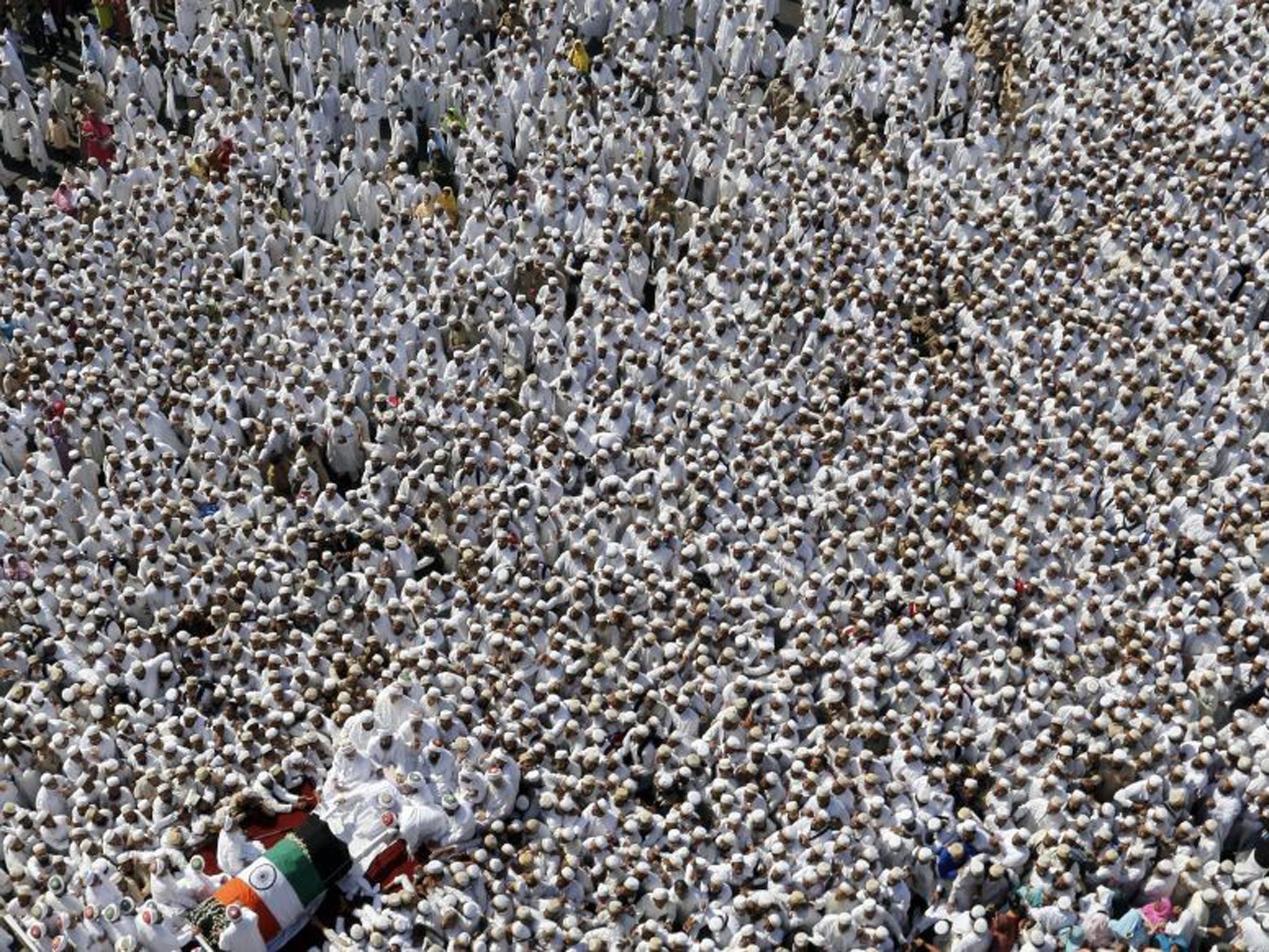 Tens of thousands of Dawoodi Bohra Muslims from all over India and other countries headed to Mumbai for Syedna Mohammed Burhanuddin's funeral