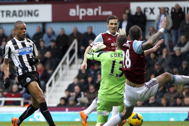 Loic Remy scores for Newcastle against West Ham