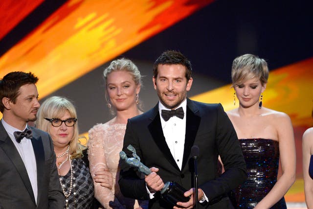 Jeremy Renner, Elisabeth Rohm, Bradley Cooper, Jennifer Lawrence and Amy Adams accept the Outstanding Performance by a Cast in a Motion Picture award for 'American Hustle' onstage during the 20th Annual Screen Actors Guild Awards