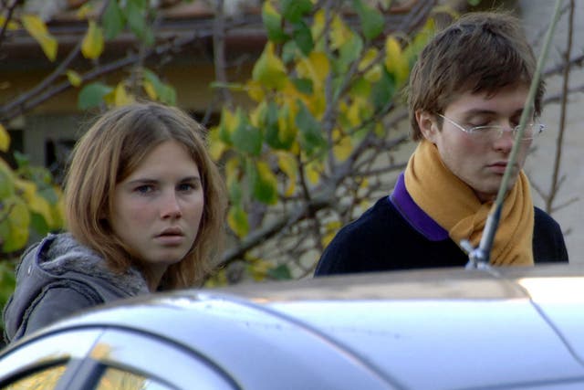 <p>Amanda Knox, left, and Raffaele Sollecito in 2007, outside the Perugia home where Meredith Kercher was killed </p>