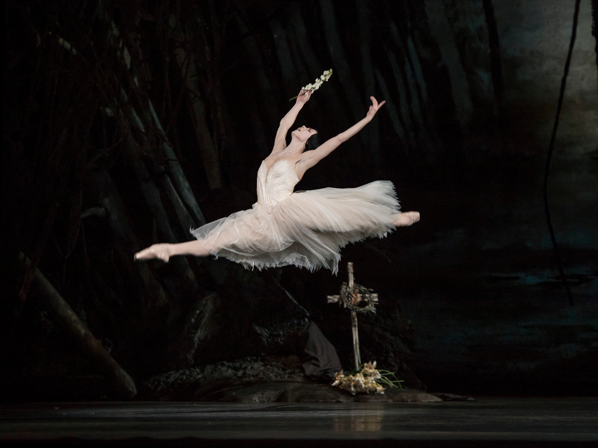 Natalia Osipova plays Giselle in the Royal Opera House's production with Carlos Acosta