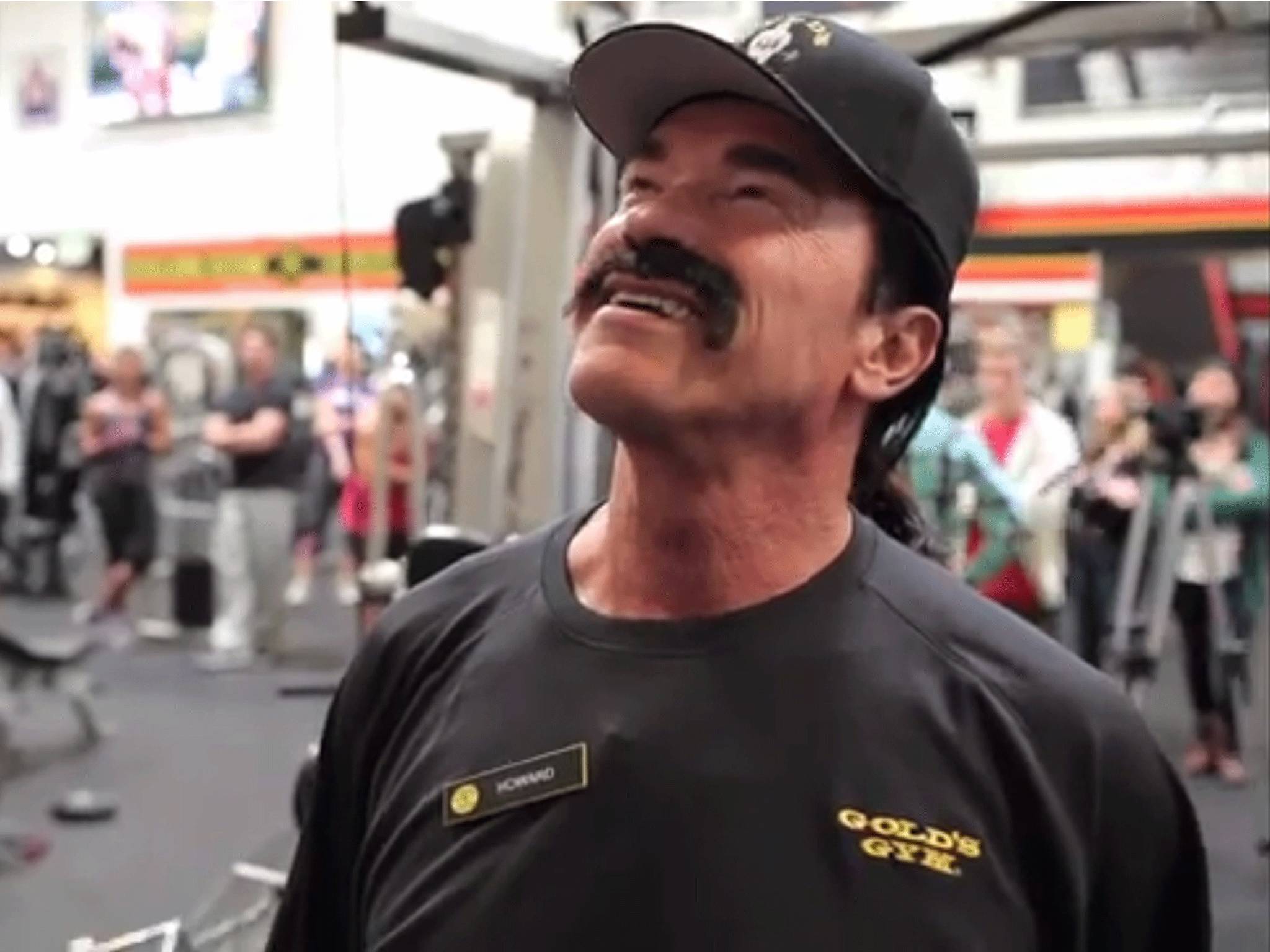 Arnold Schwarzenegger Goes Undercover At Gold S Gym Gets Recognised By Everyone The Independent The Independent