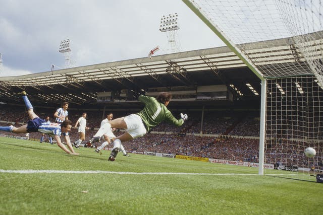 Keith Houchen heads Coventry's second goal past Tottenham goalkeeper Ray Clemence in the 1987 final 