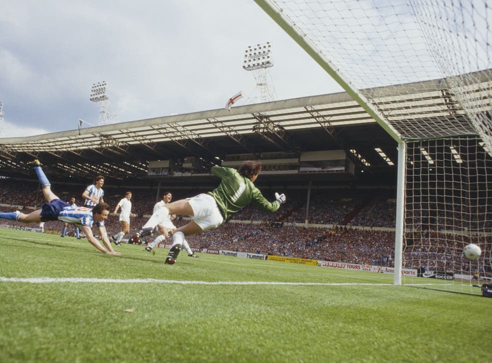 Keith Houchen heads Coventry's second goal past Tottenham goalkeeper Ray Clemence in the 1987 final 