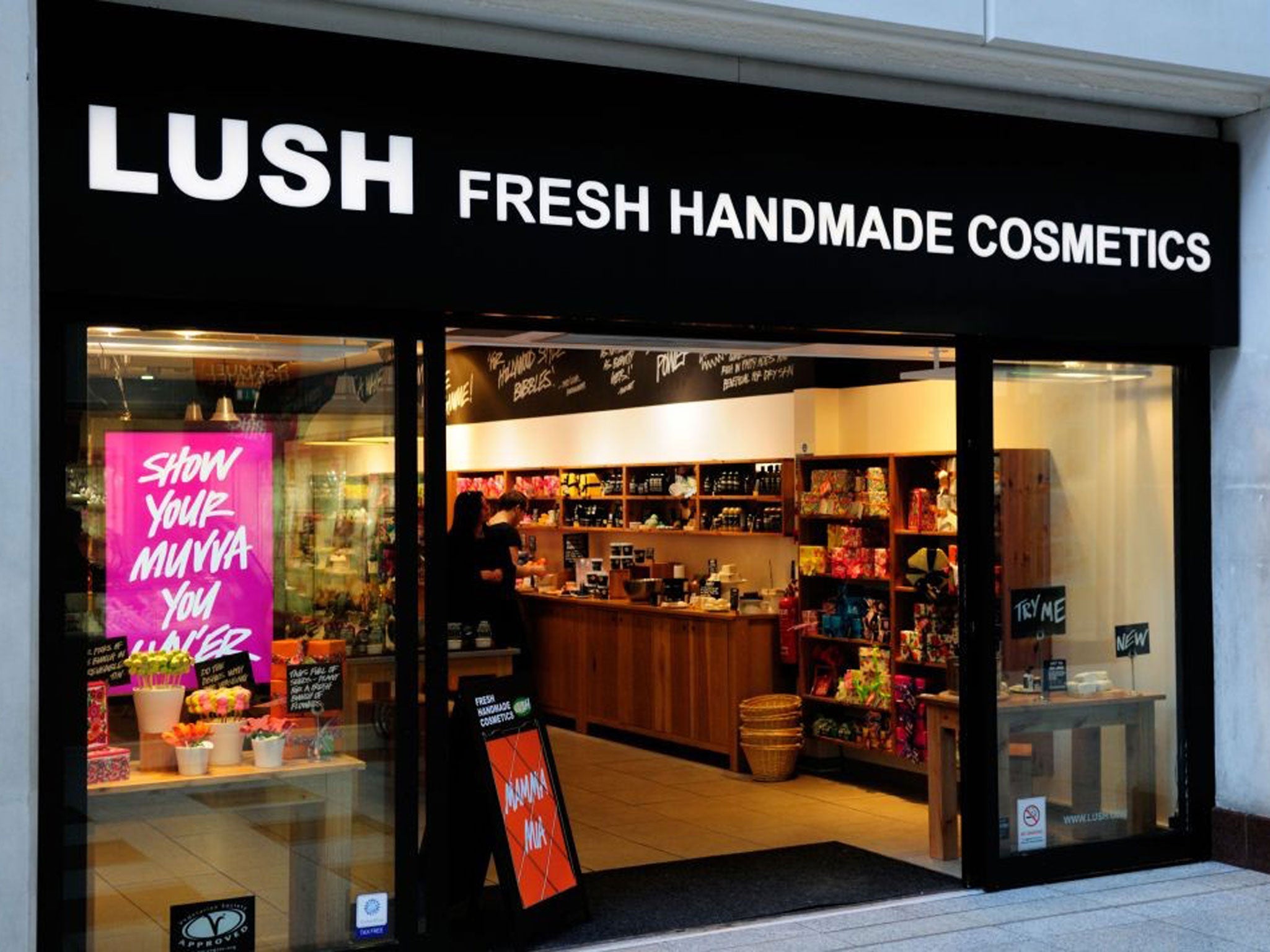 LOJA LUSH WORLD