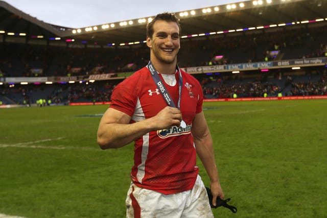 Sam Warburton is the first to sign a Welsh central contract