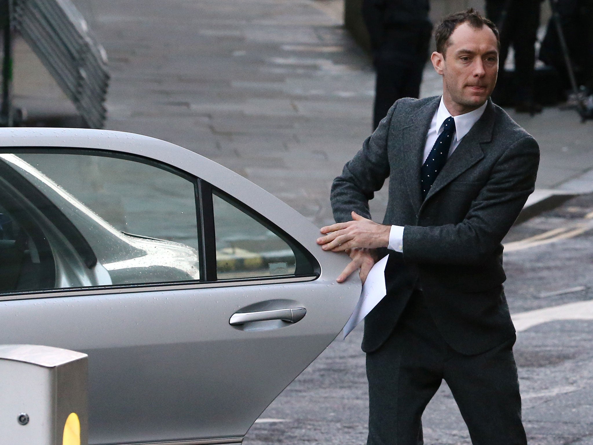 Actor Jude Law arriving at the phone-hacking trial to give evidence on 27 January 2014 (Getty)