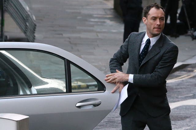 Actor Jude Law arrives for the phone-hacking trial to give evidence at Old Bailey on 27 January, 2014 in London, England. 