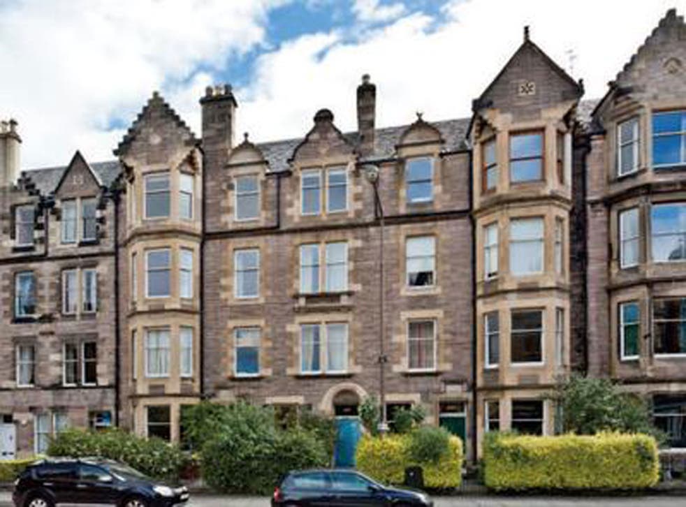 Four bedroom flat to rent in Marchmont Road, Edinburgh EH9. On with Grant Property for £900 pcm (£208 pw) 