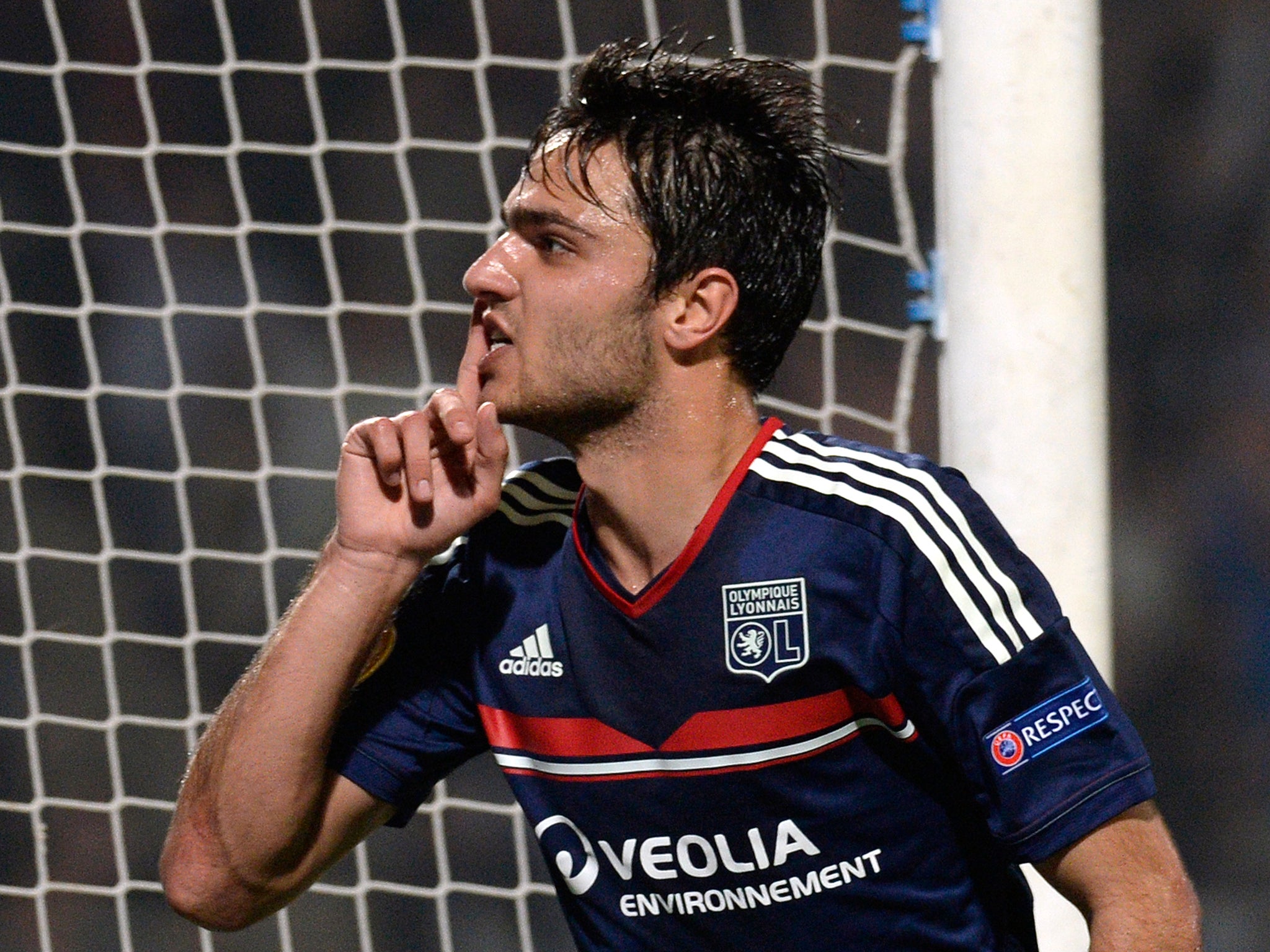 Newcastle have moved to replace Yohan Cabaye by making an offer for Lyon midfielder Clement Grenier