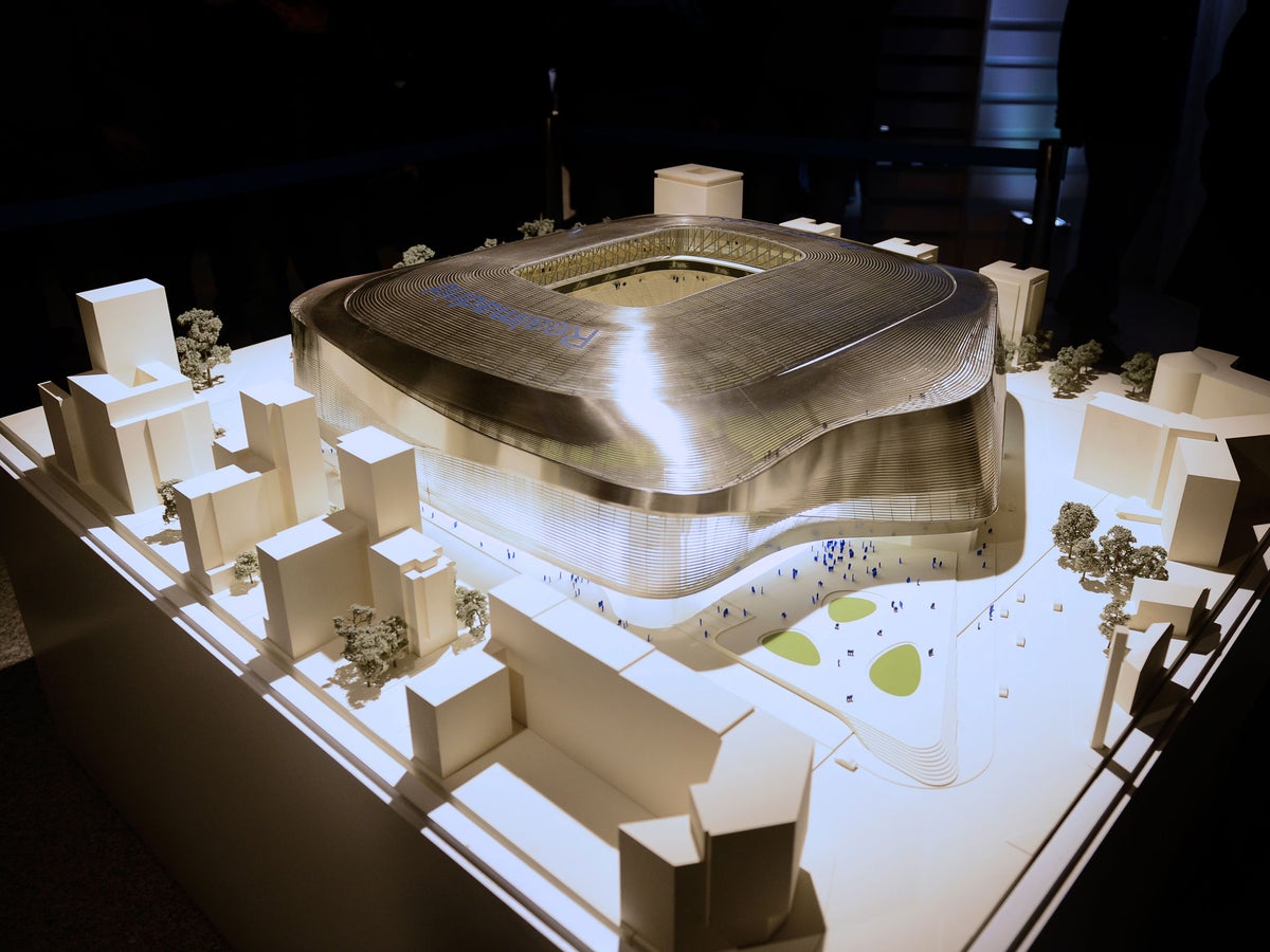 Hình ảnh chi tiết và trực quan về kế hoạch nâng cấp sân Bernabeu sẽ giúp bạn thấy rõ tầm quan trọng của dự án này với câu lạc bộ Real Madrid. Hãy tham khảo những hình ảnh hấp dẫn để tìm hiểu cách Bernabeu sẽ trở nên hiện đại và đẳng cấp hơn.