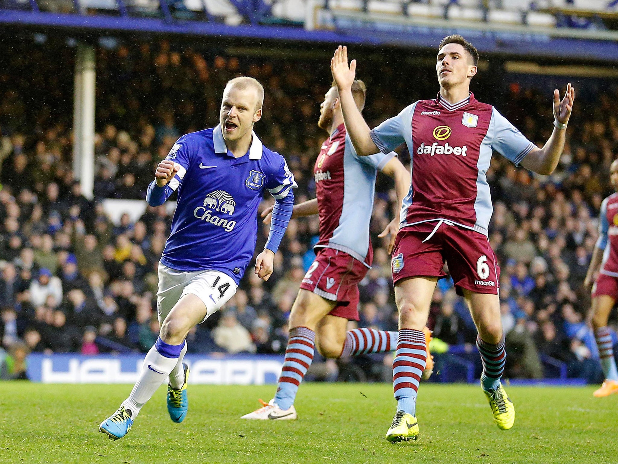 Steven Naismith scores for Everton against Aston Villa