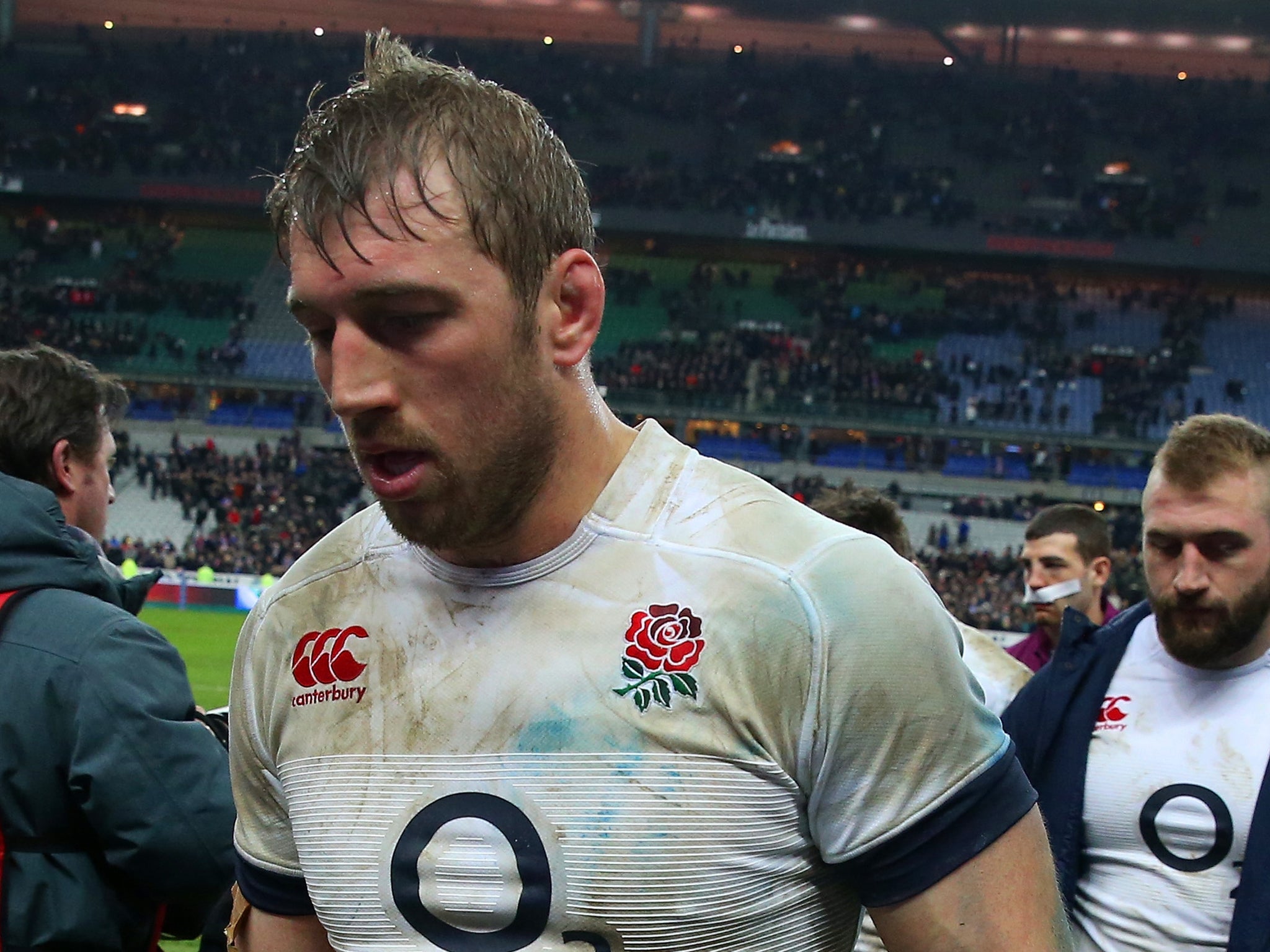 Chris Robshaw looks dejected after England's late defeat to France