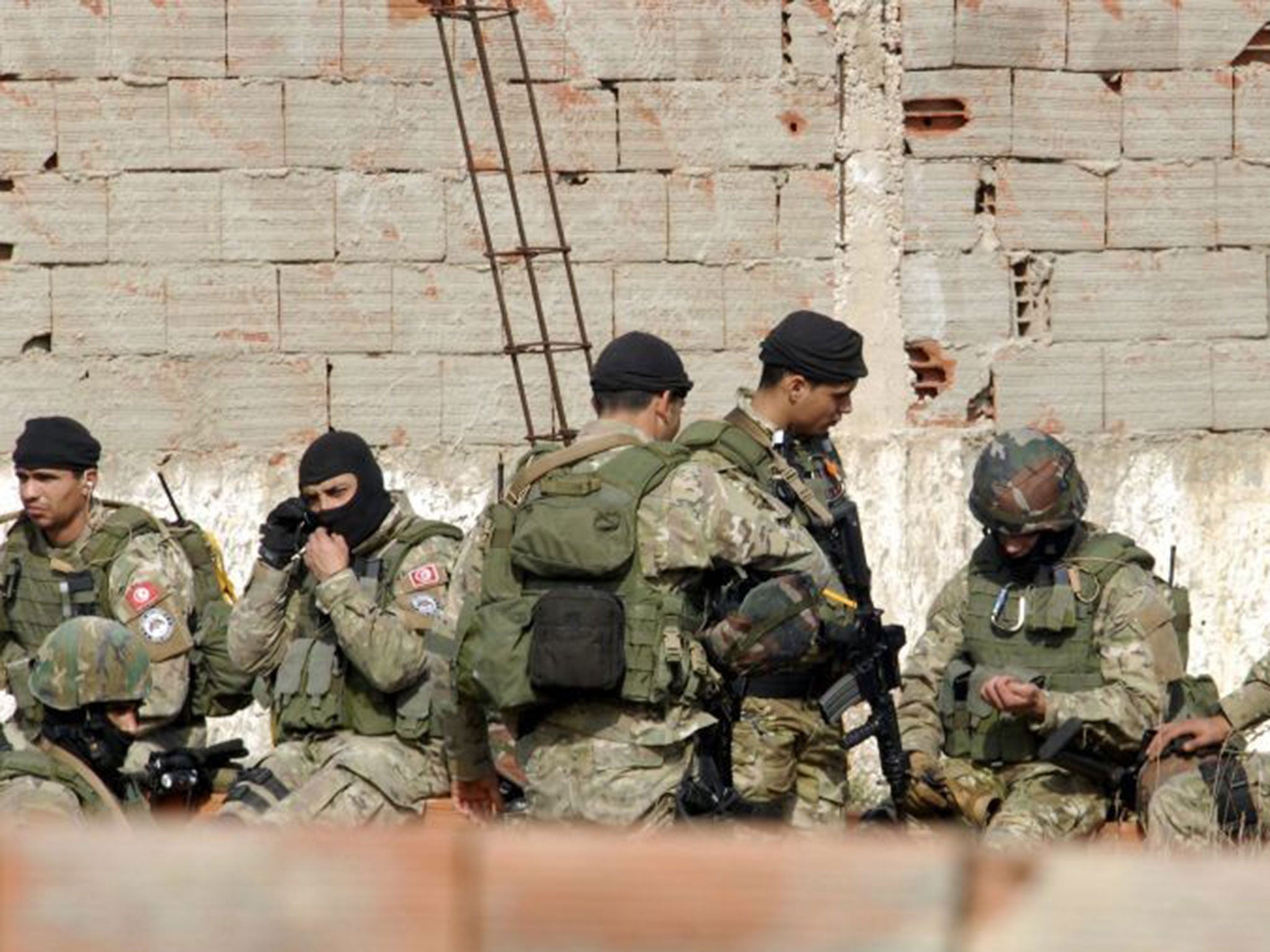 Counter-terrorism soldiers outside the building in the Tunis neighborhood of Raoued