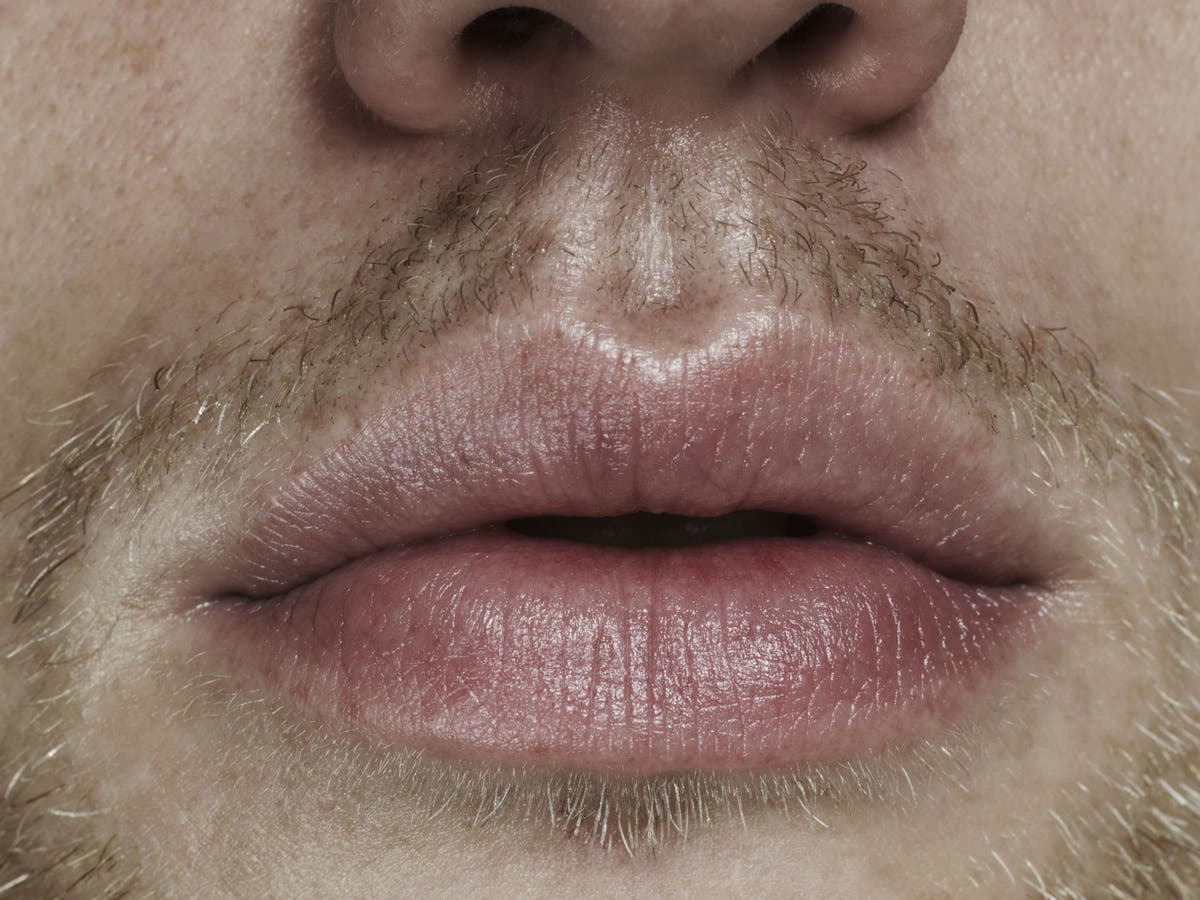 Губы мужчины характеристика. Губы мужские. Губы человека. Красивые мужские губы. Чувственные мужские губы.