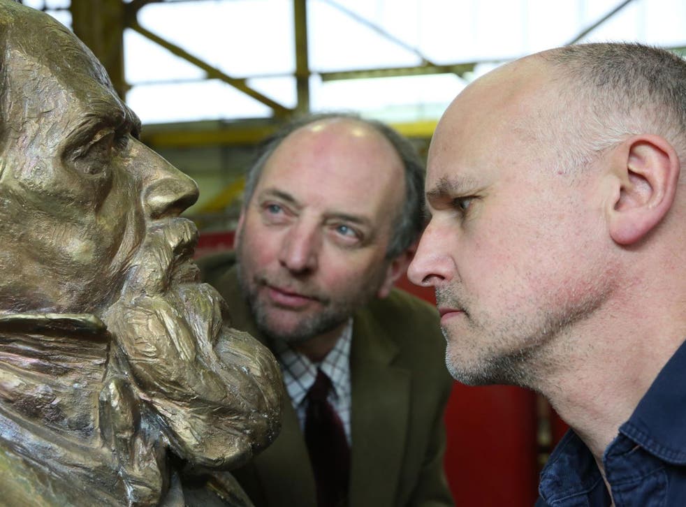 Ian Dickens (left), the great-great-grandson of the author, with sculptor Martin Jennings