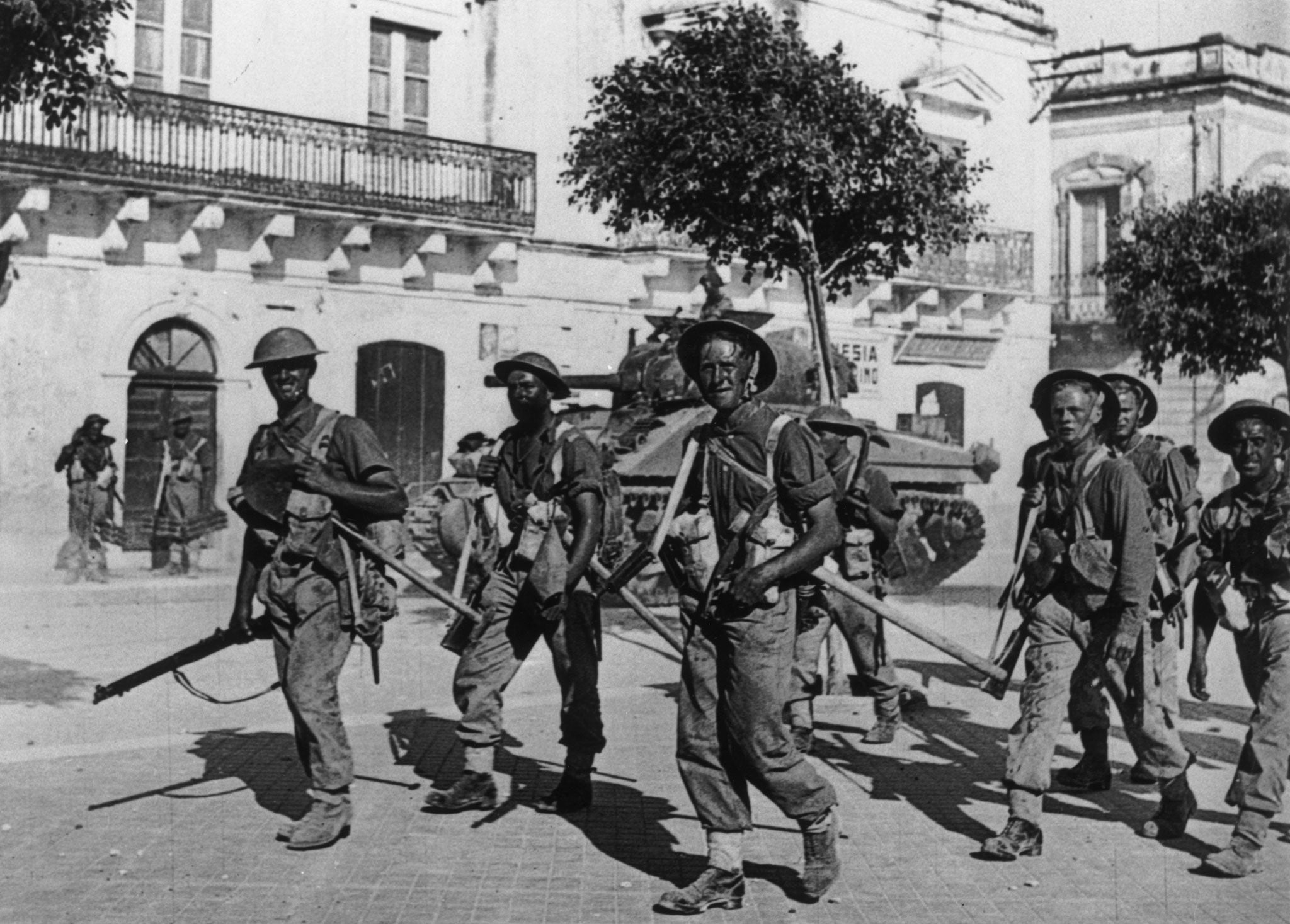 Bonded by battle: British troops in Pachino during the advance through Sicily