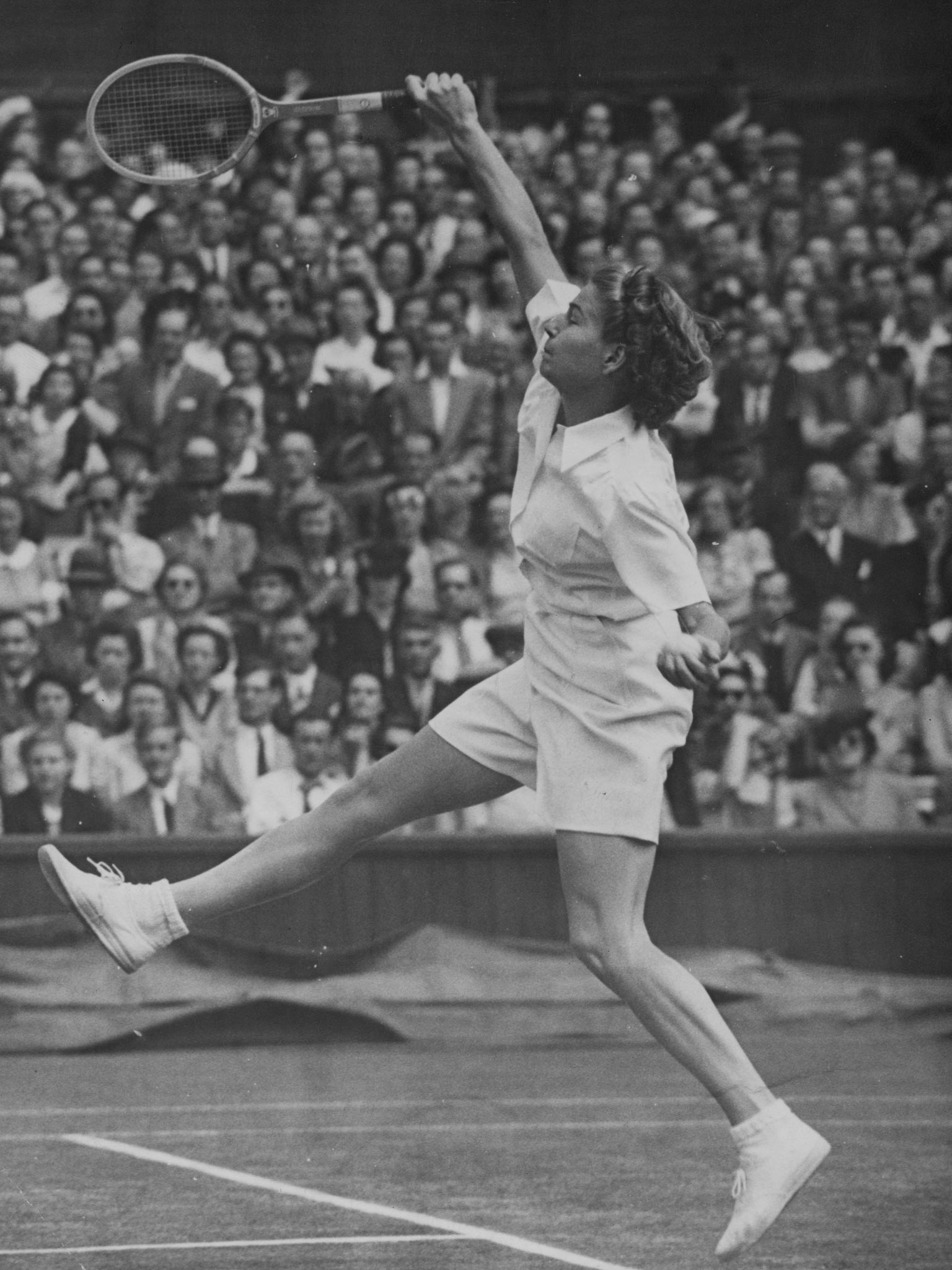 Louise Brough of the USA in action against fellow American Pauline Betz during the women's singles final at the Wimbledon Lawn Tennis Championships in 1946