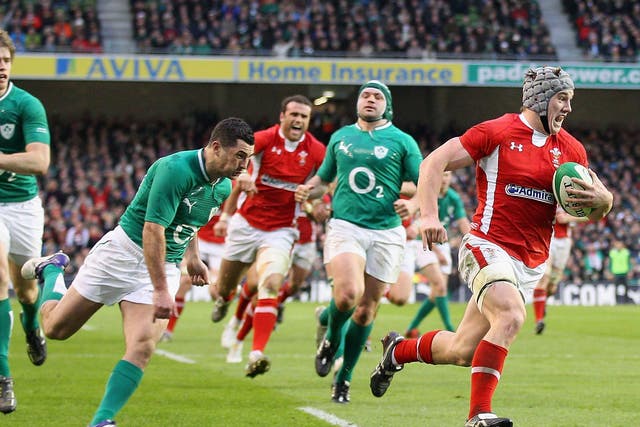 Jamie Roberts (third left) roaring Jonathan Davies on his way to a dramatic try against Ireland in Dublin in 2012