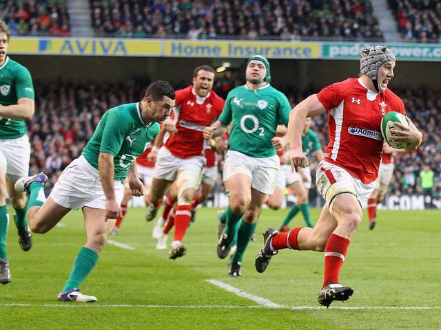 Jamie Roberts (third left) roaring Jonathan Davies on his way to a dramatic try against Ireland in Dublin in 2012