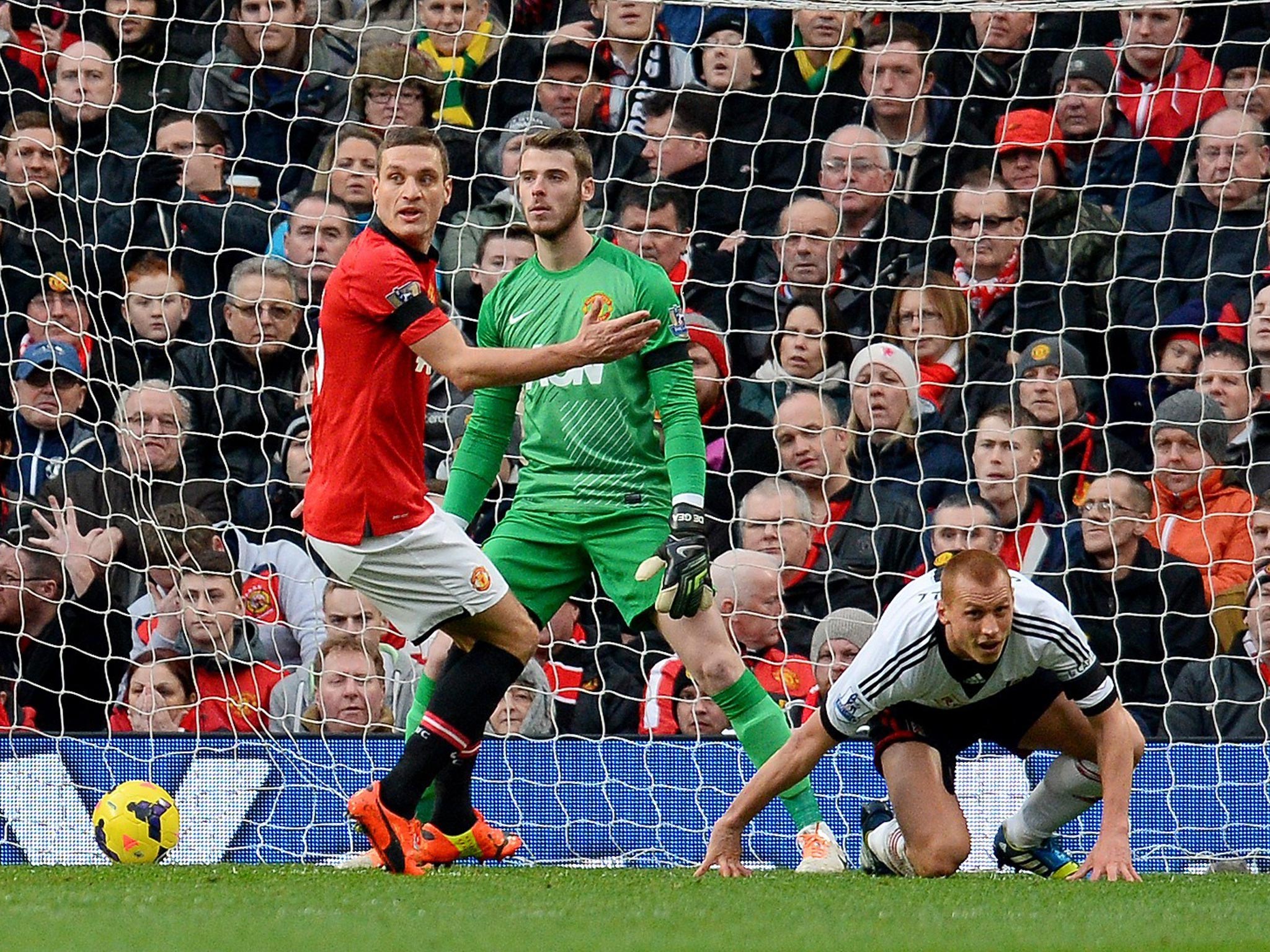 Nemanja Vidic and David de Gea search for answers after United’s
latest setback