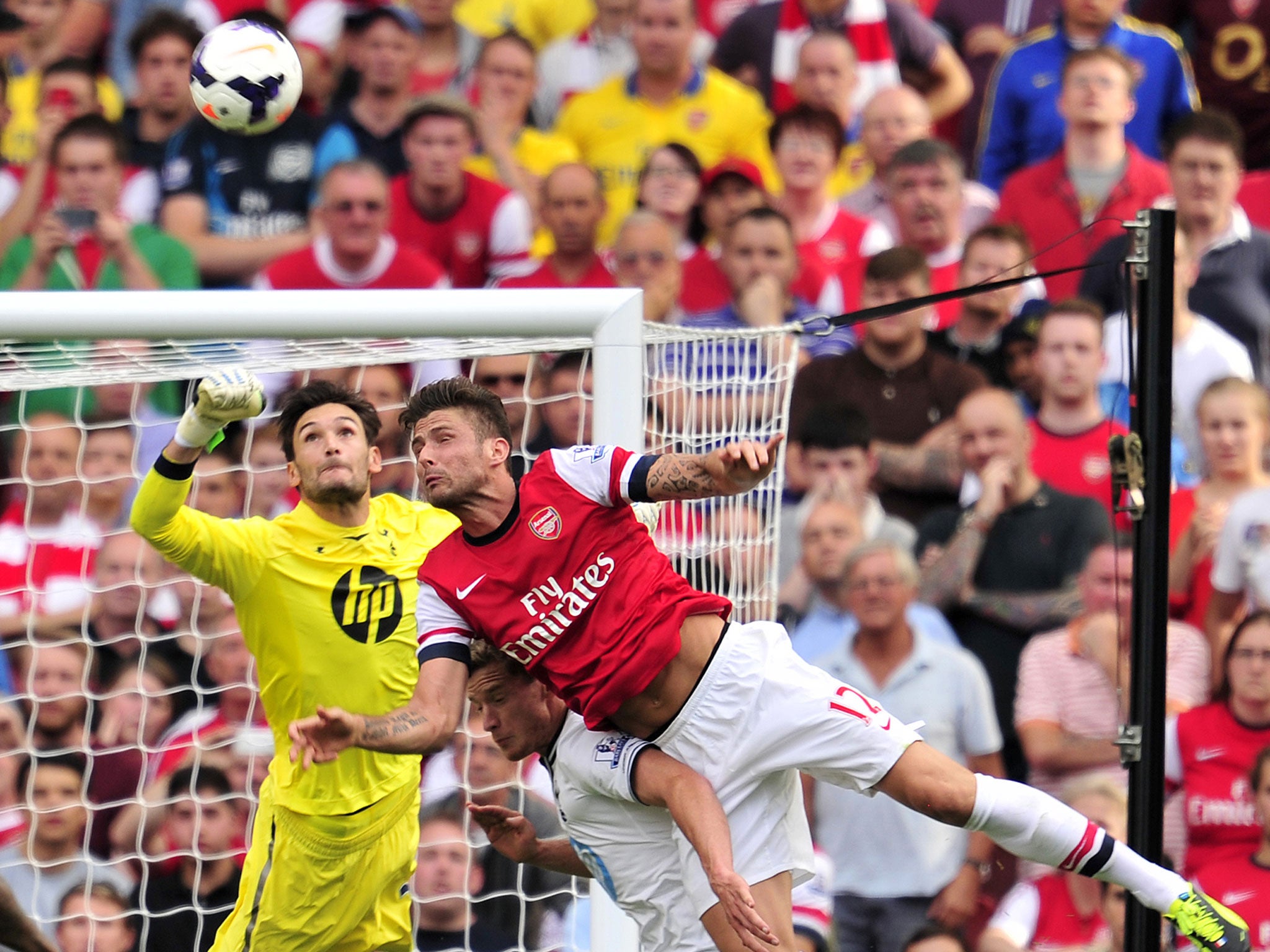 Arsenal striker Olivier Giroud has claimed that Hugo Lloris would love to join Arsenal