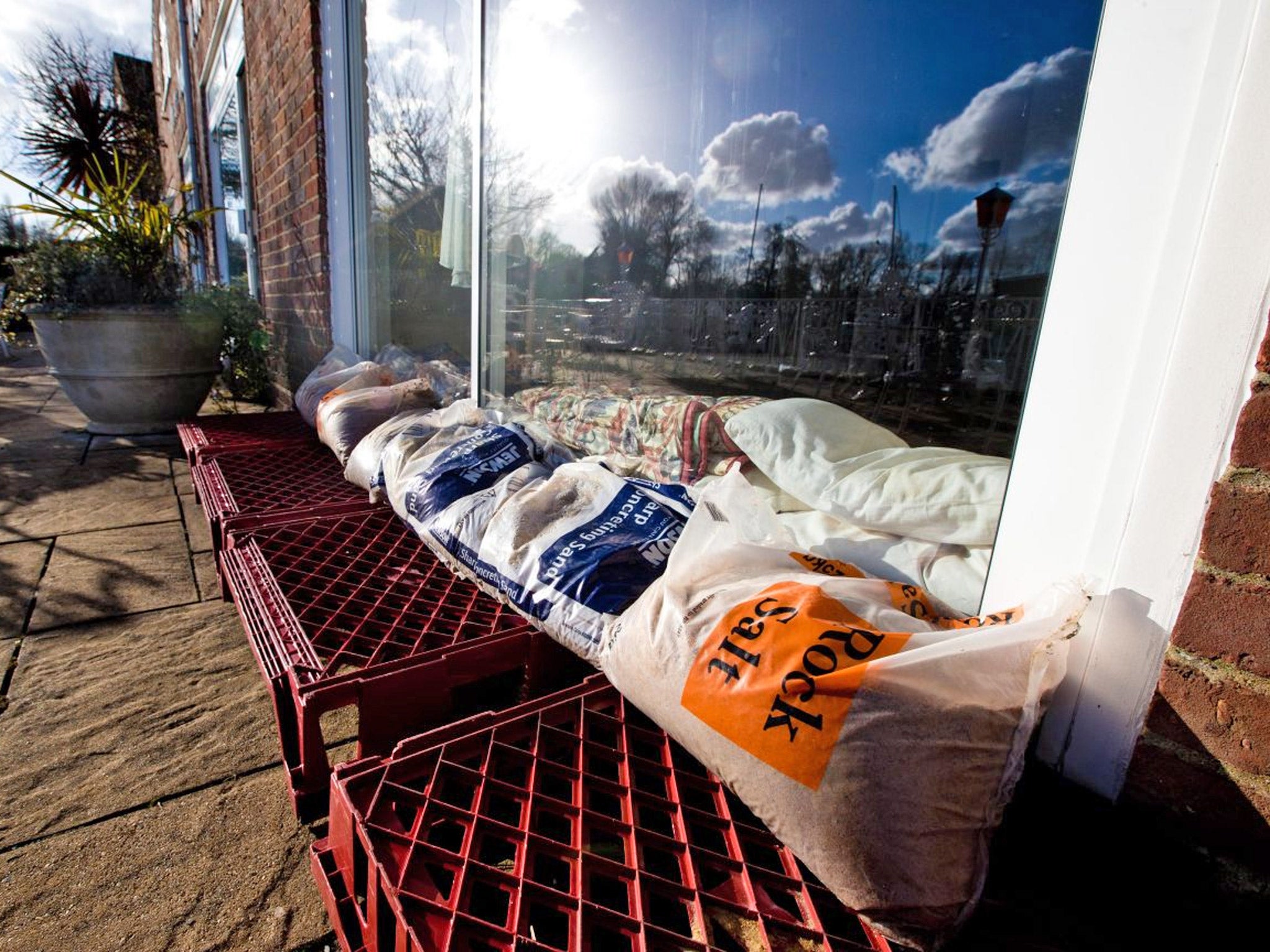 Sandbags to stop flooding at the Warren Lodge Hotel in Shepperton