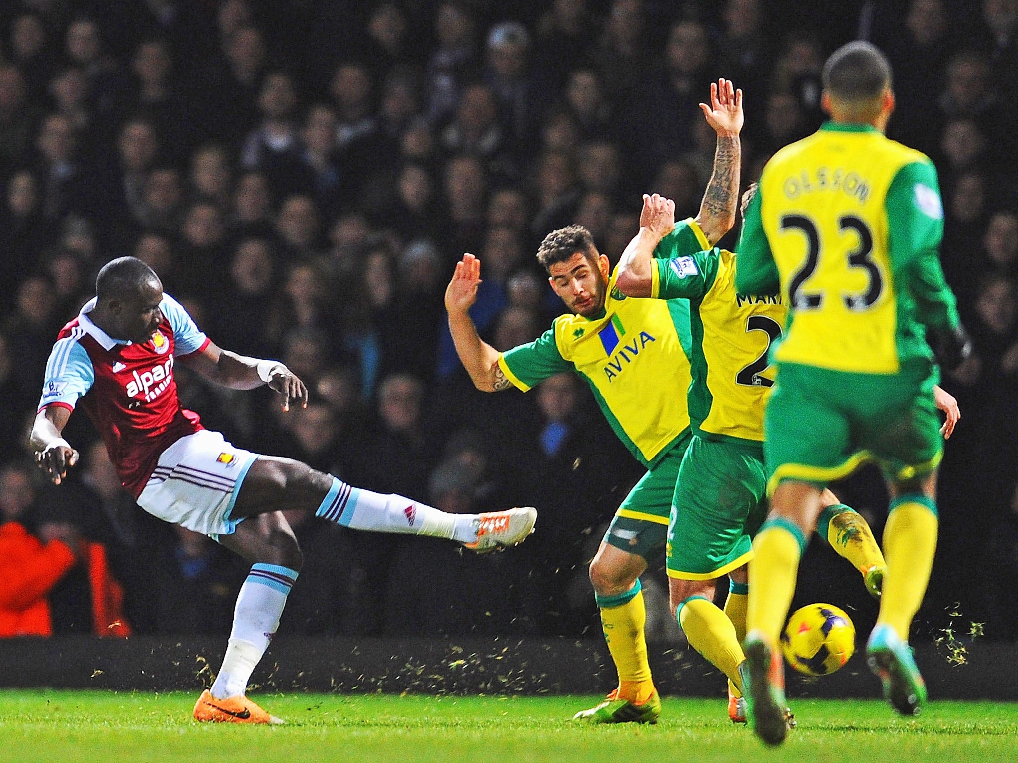 Mohamed Diame of scores the Hammers' second goal