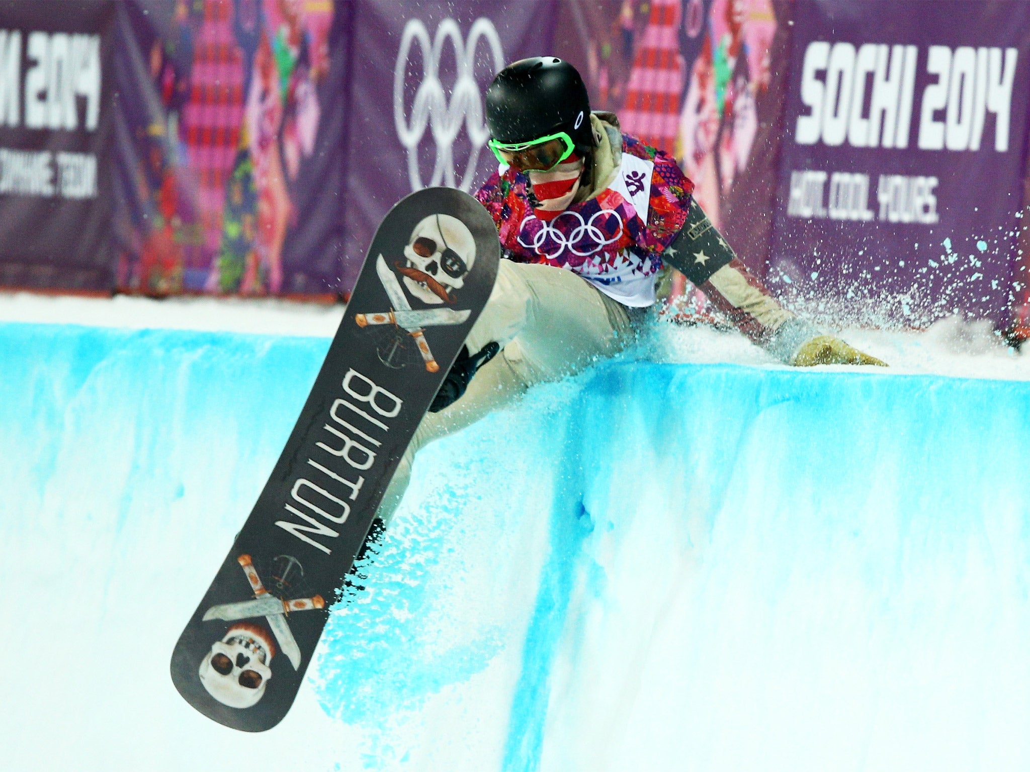 Shaun White crashes on the lip of the half-pipe