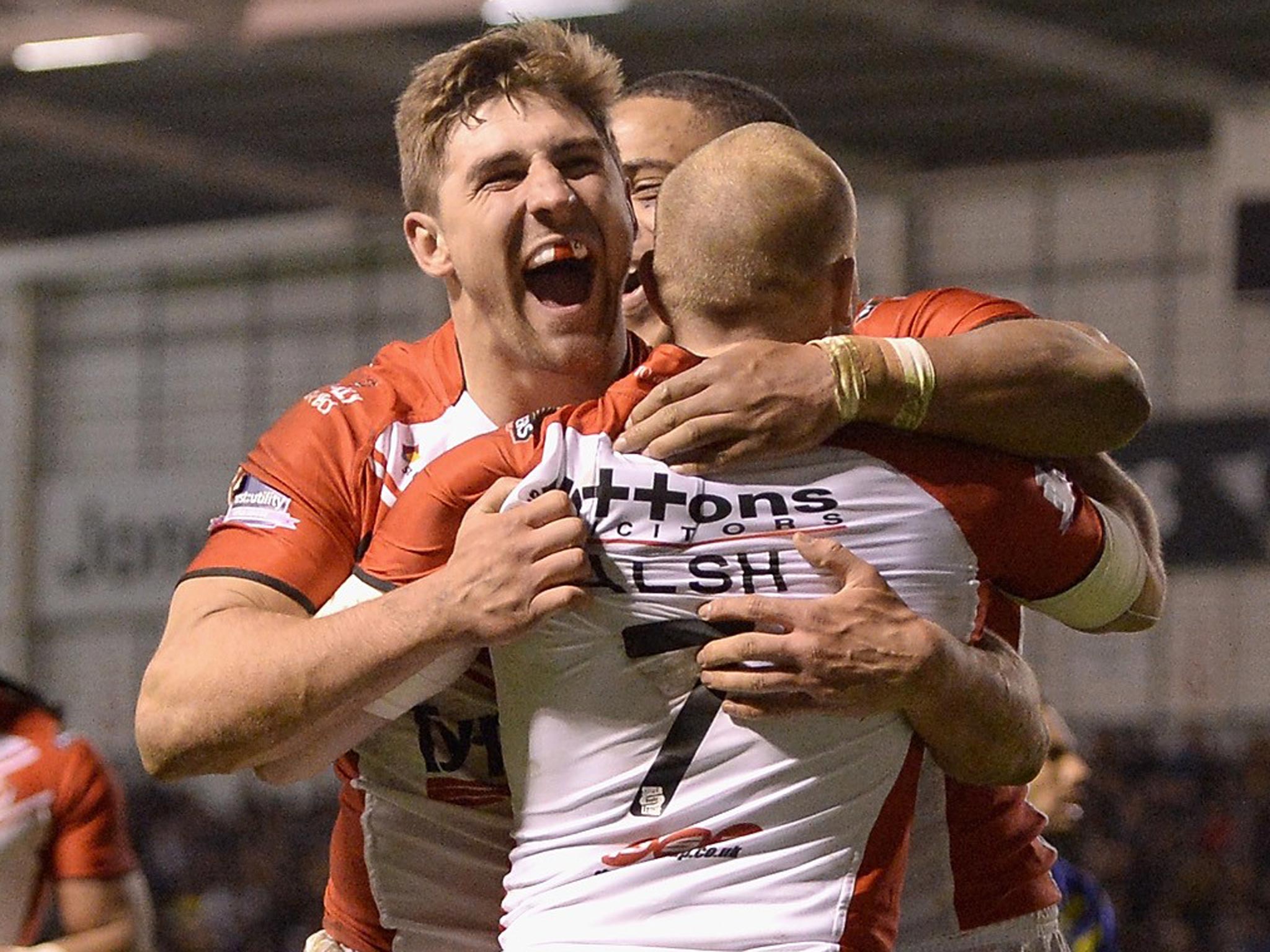 Tommy Makinson set up an easy victory for St Helens by scoring their first try last night
