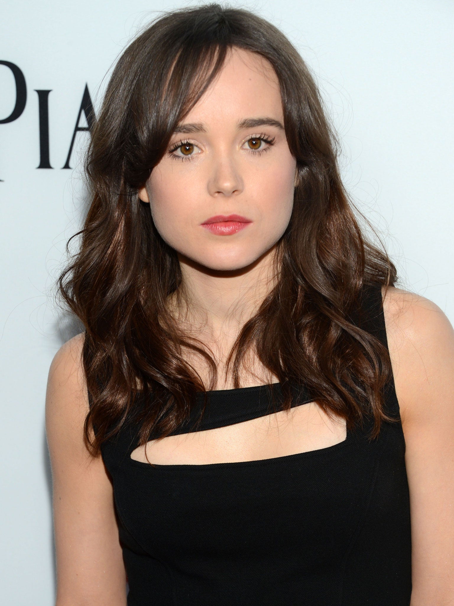 Ellen Page Star Of Juno Announces She S Gay At Las Vegas