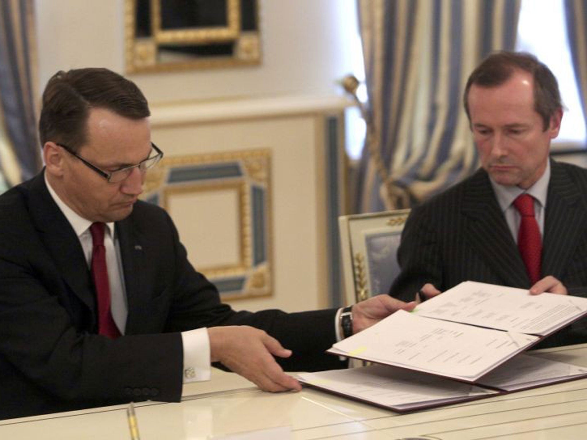 Poland's foreign minister (left) Radoslaw Sikorski helped with negotiations