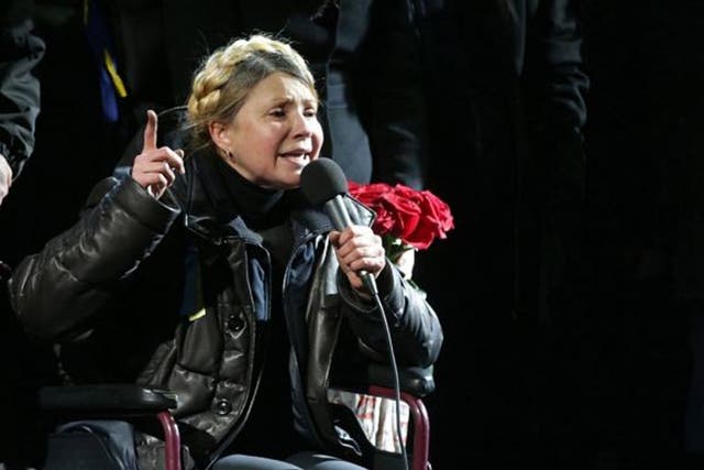 Yulia Tymoshenko address the crowd in Independence Square