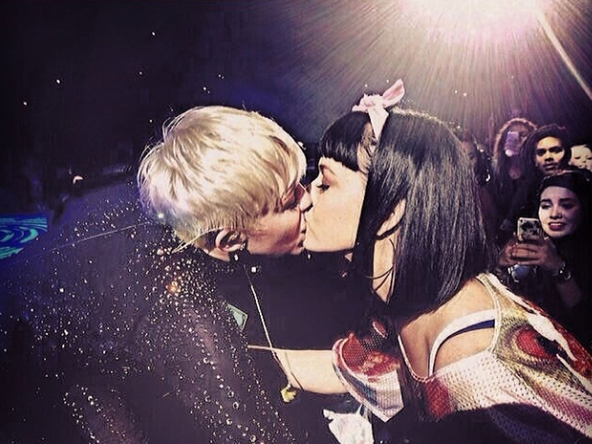lady gaga kissing katy perry on the lips