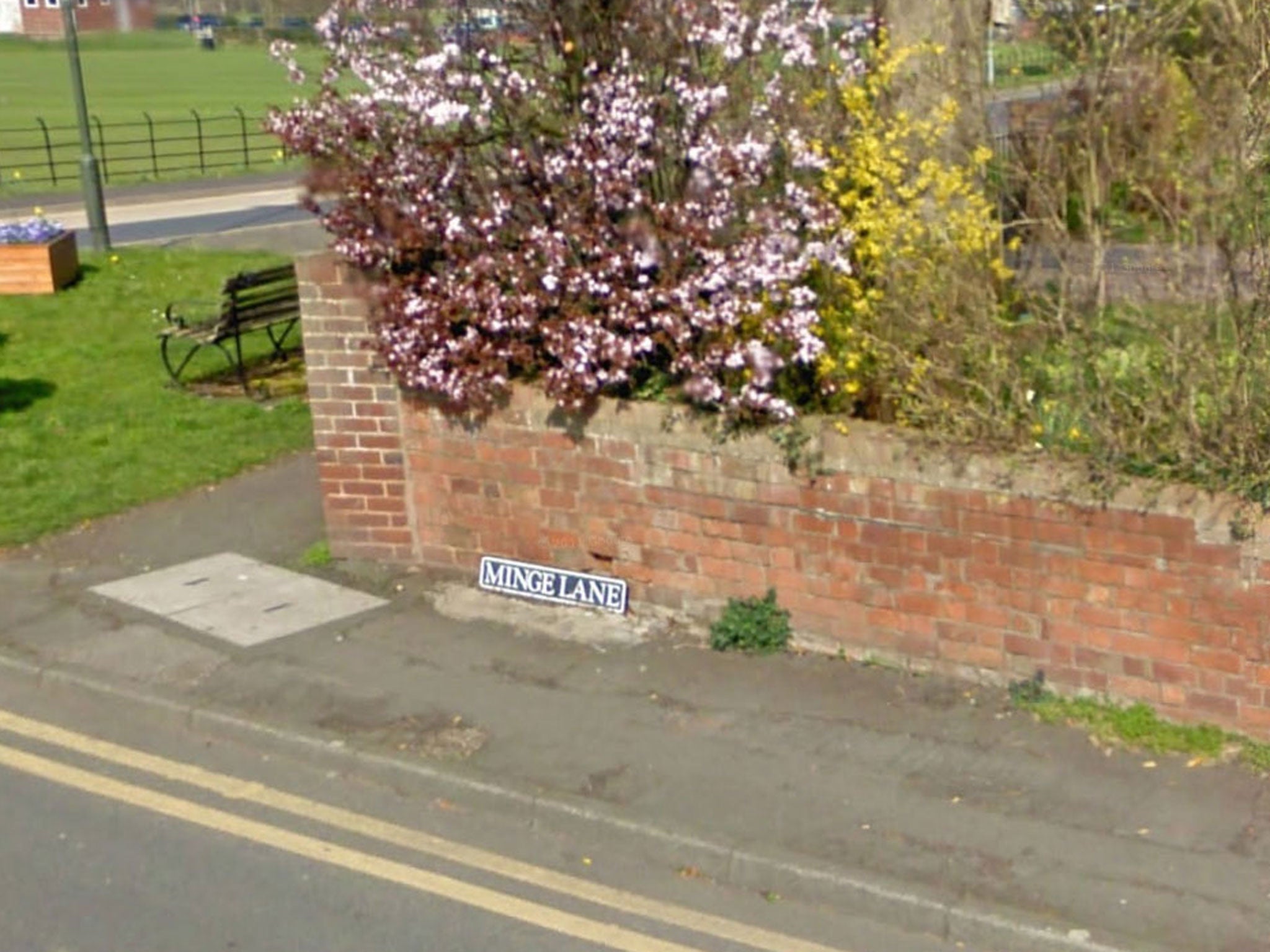 Minge Lane, in Upton-upon-Severn, Worcestershire, was voted the UK's most embarrassing street name