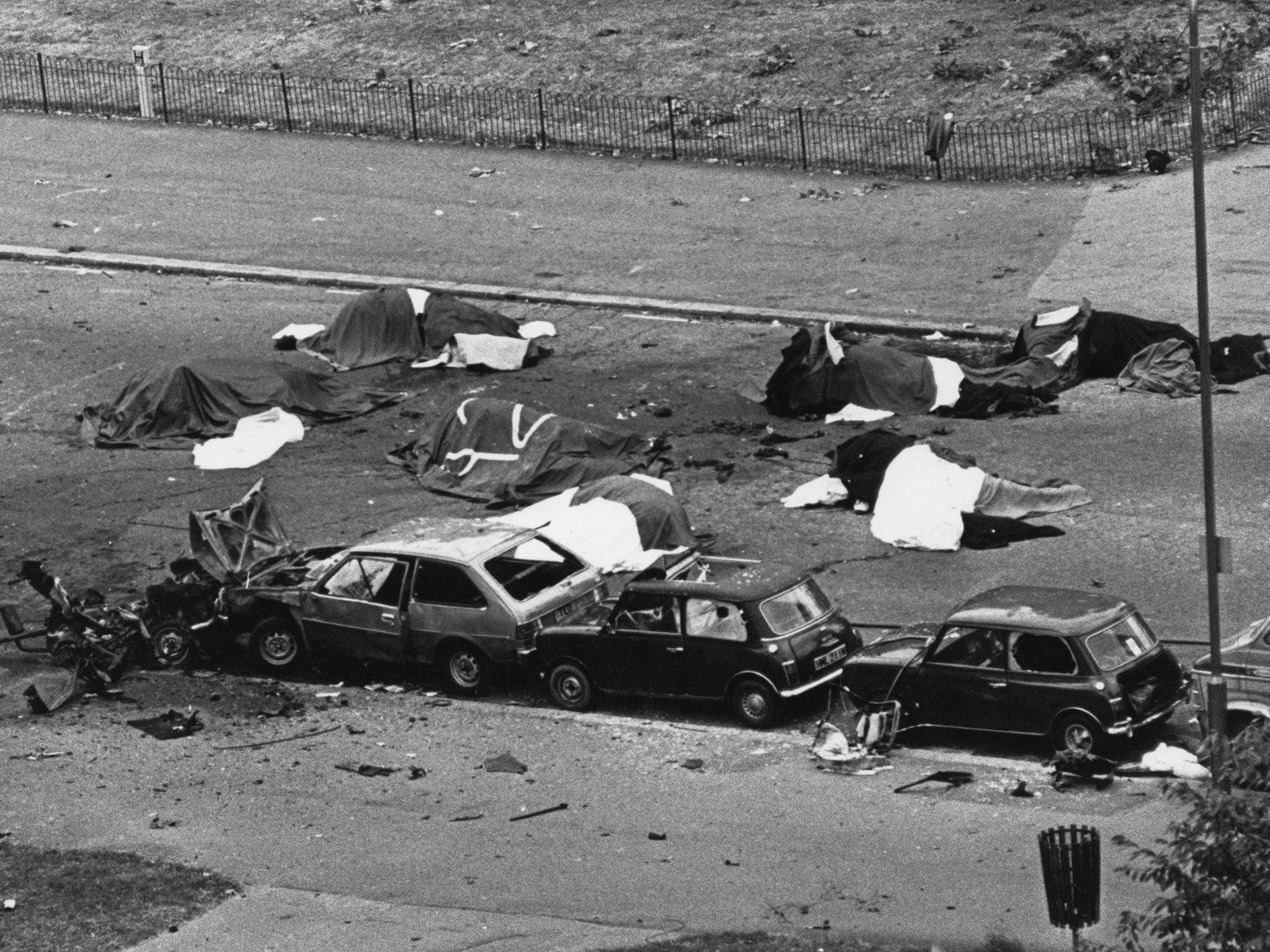 Dead horses covered up and wrecked cars at the scene of the 1982 attack (Getty)