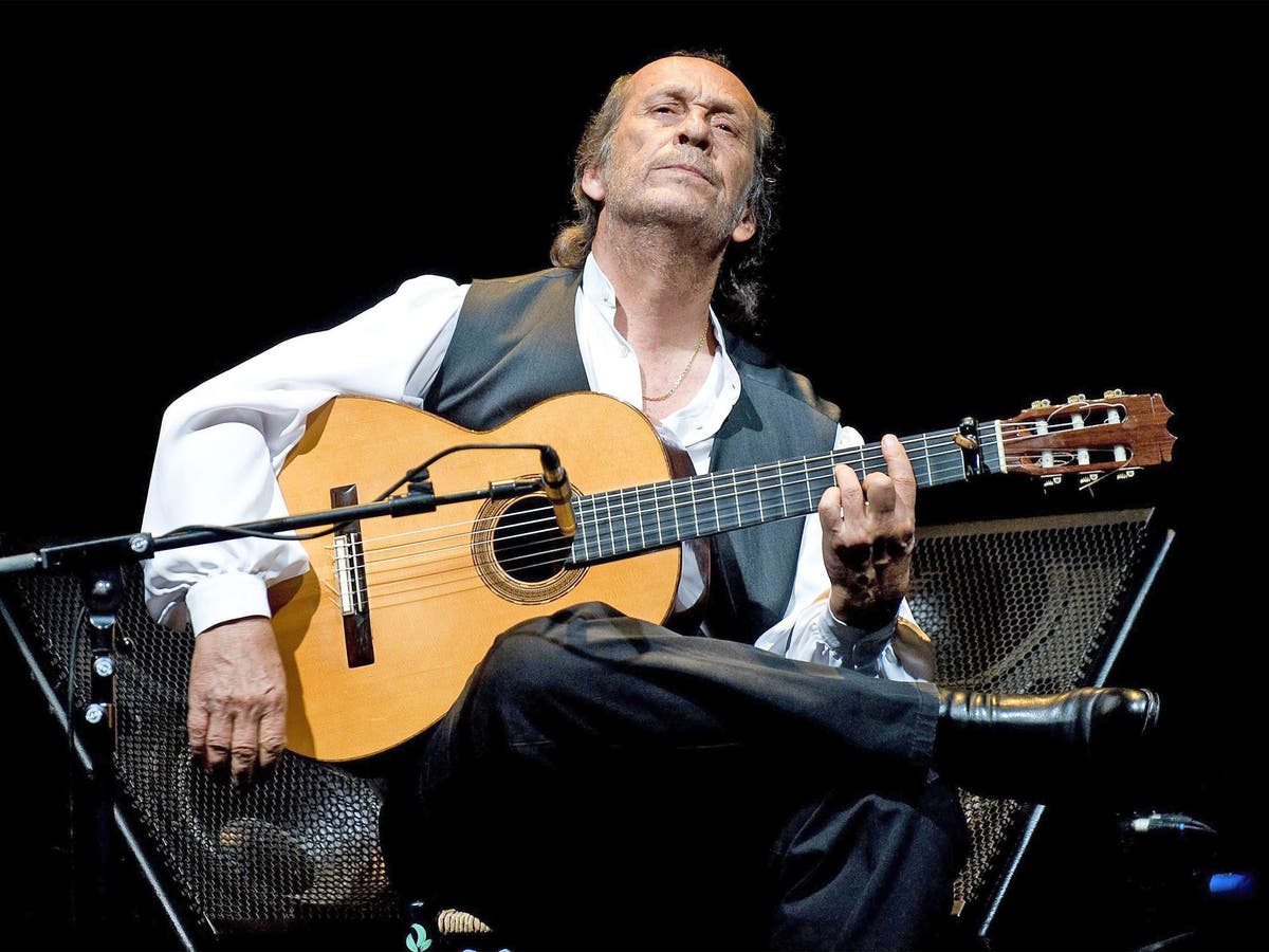 Gør det ikke køkken Beregning Paco de Lucia: Guitarist whose virtuosity and fusions with other musical  forms made him arguably flamenco's most influential artist | The  Independent | The Independent