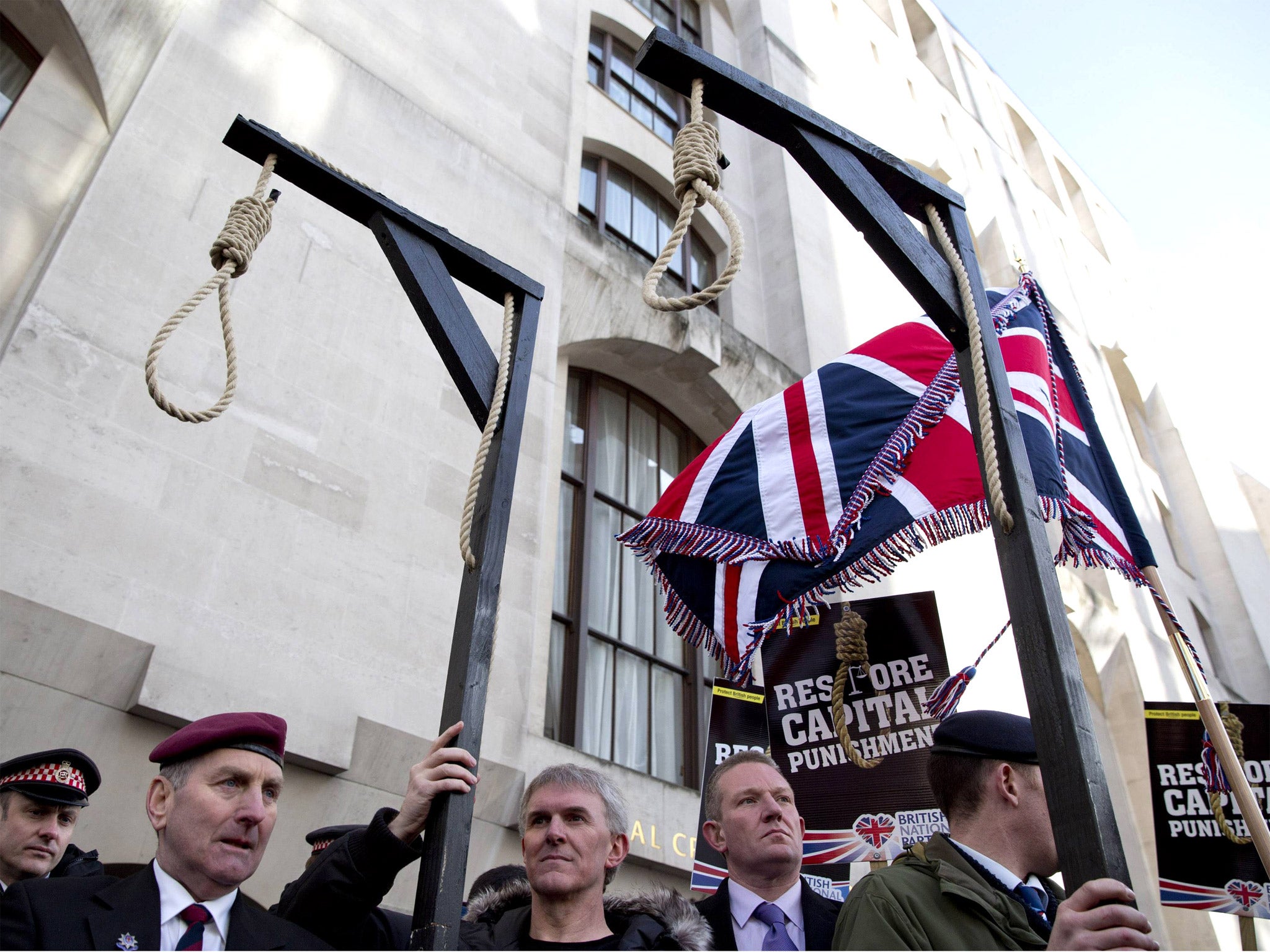 Far-right extremists, who brought a gallows to court, scuffled with police